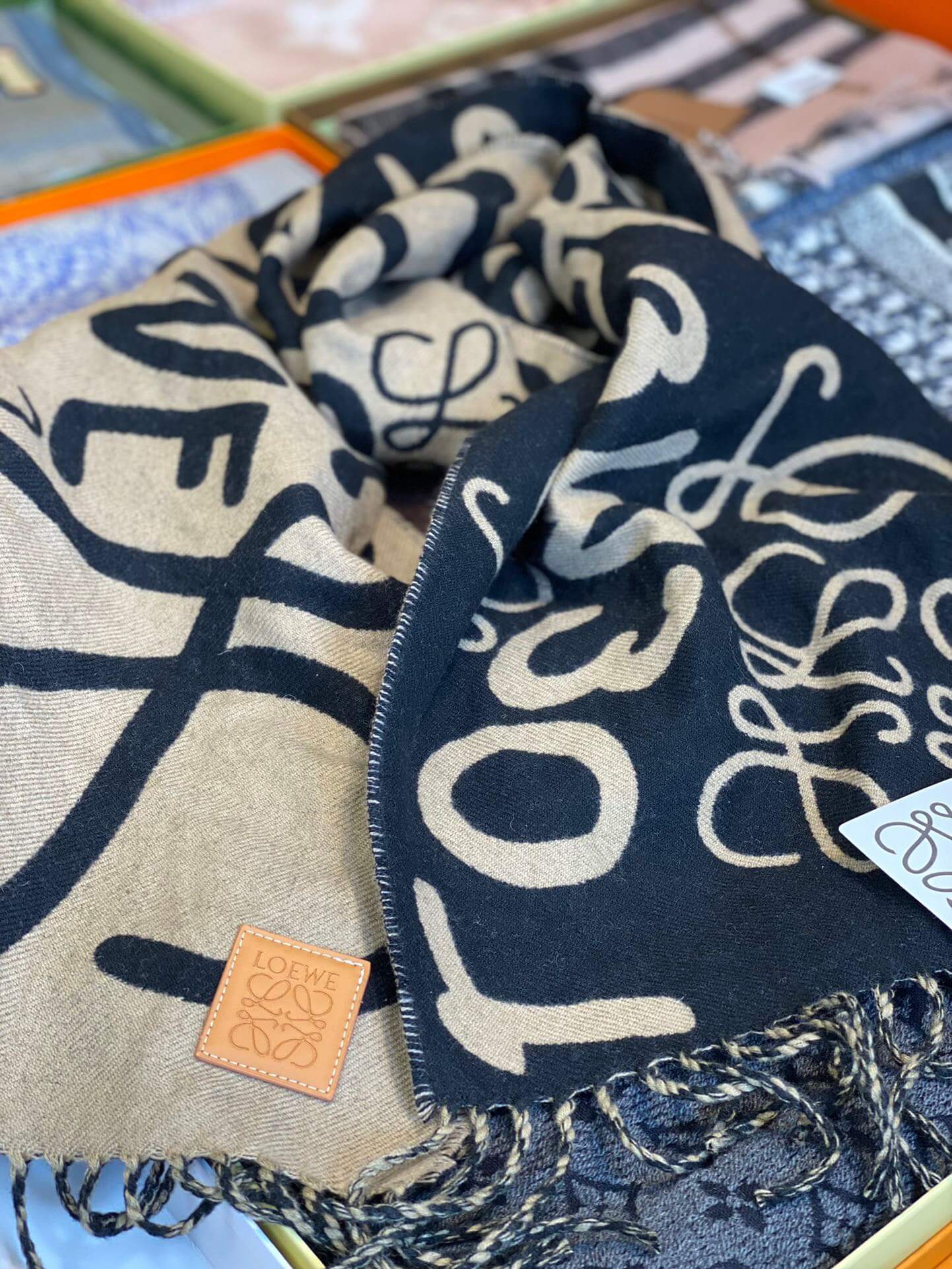LOEW Scarfs