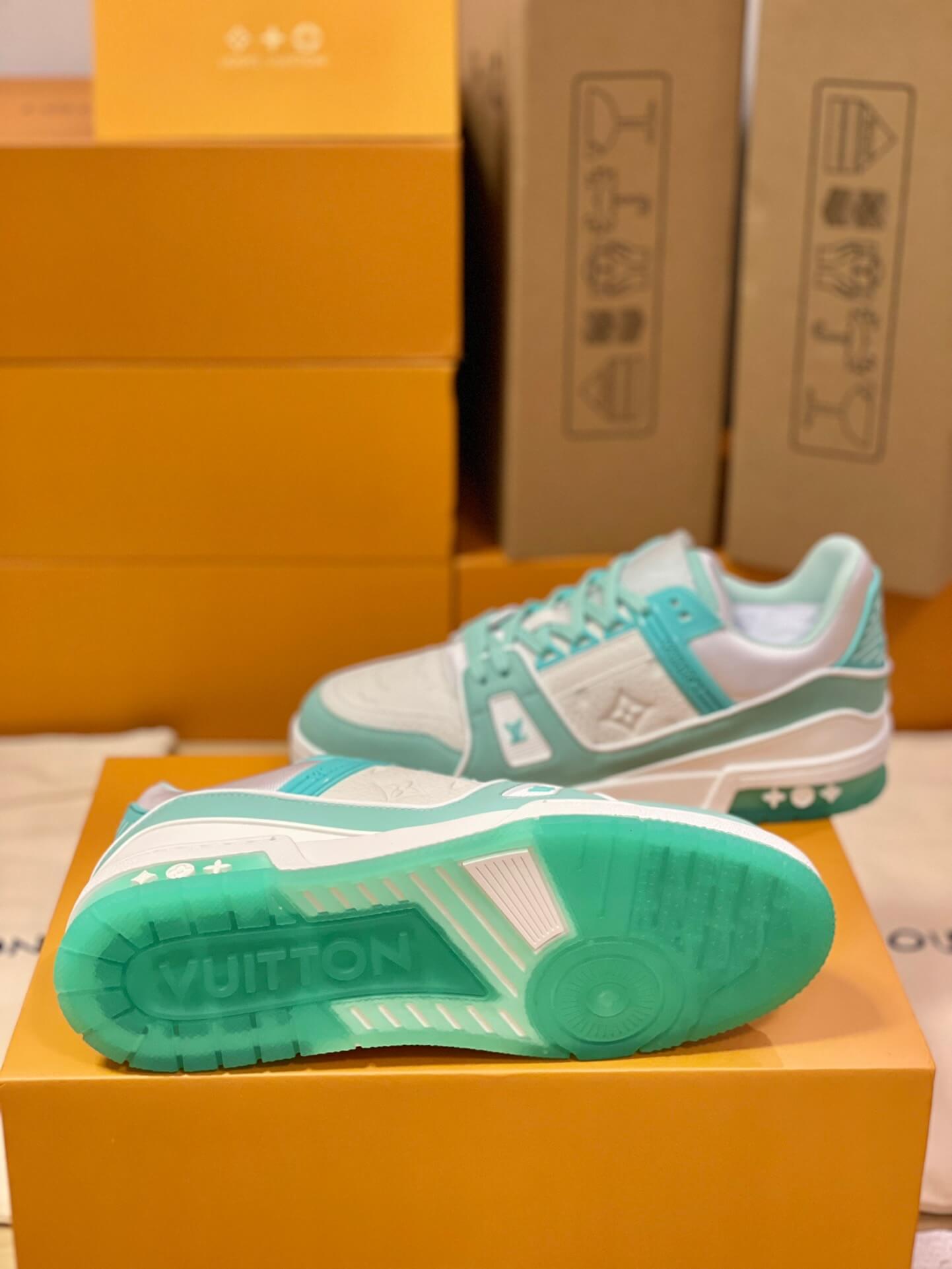 LOUIV Sneakers