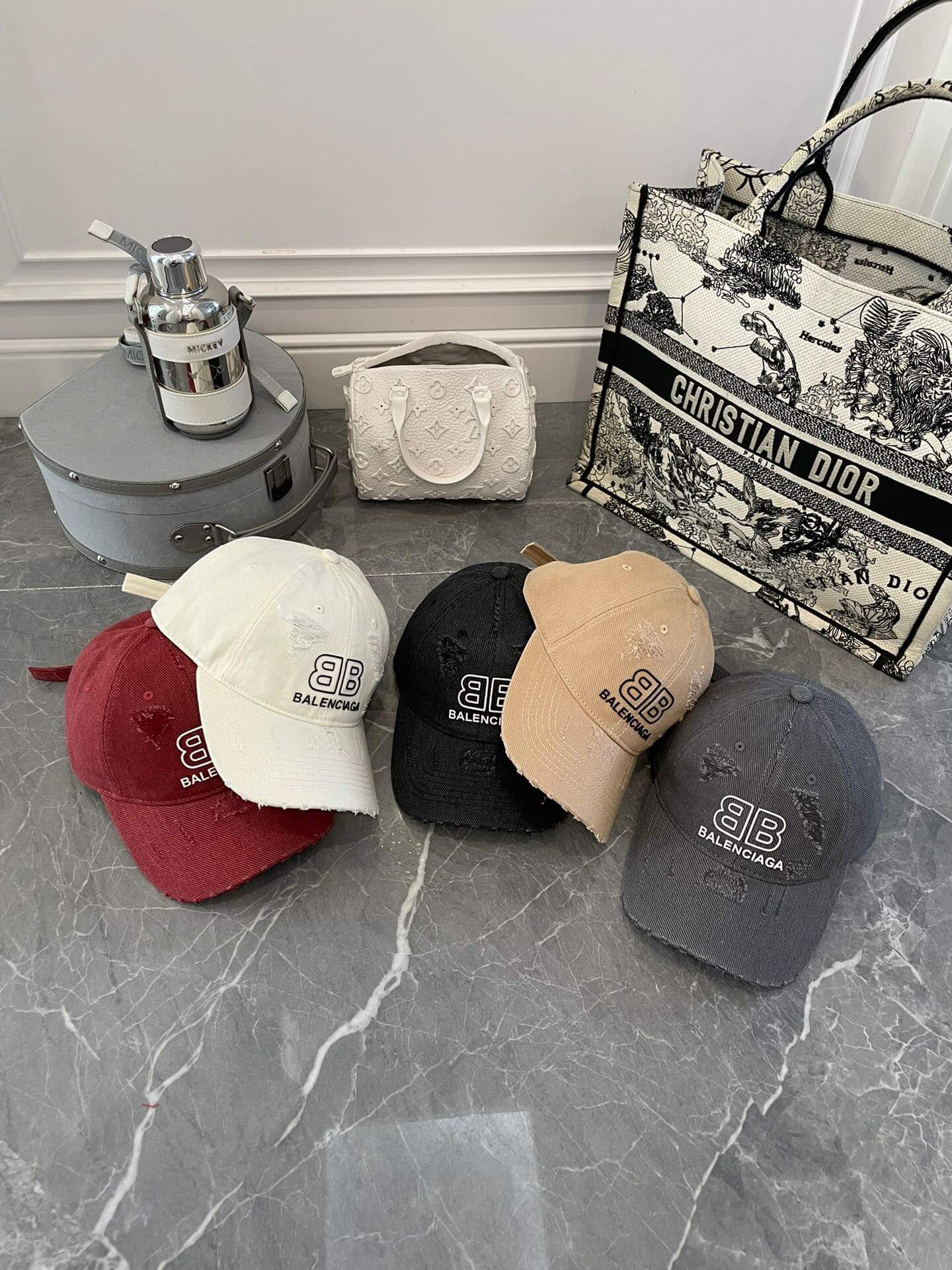 Caps