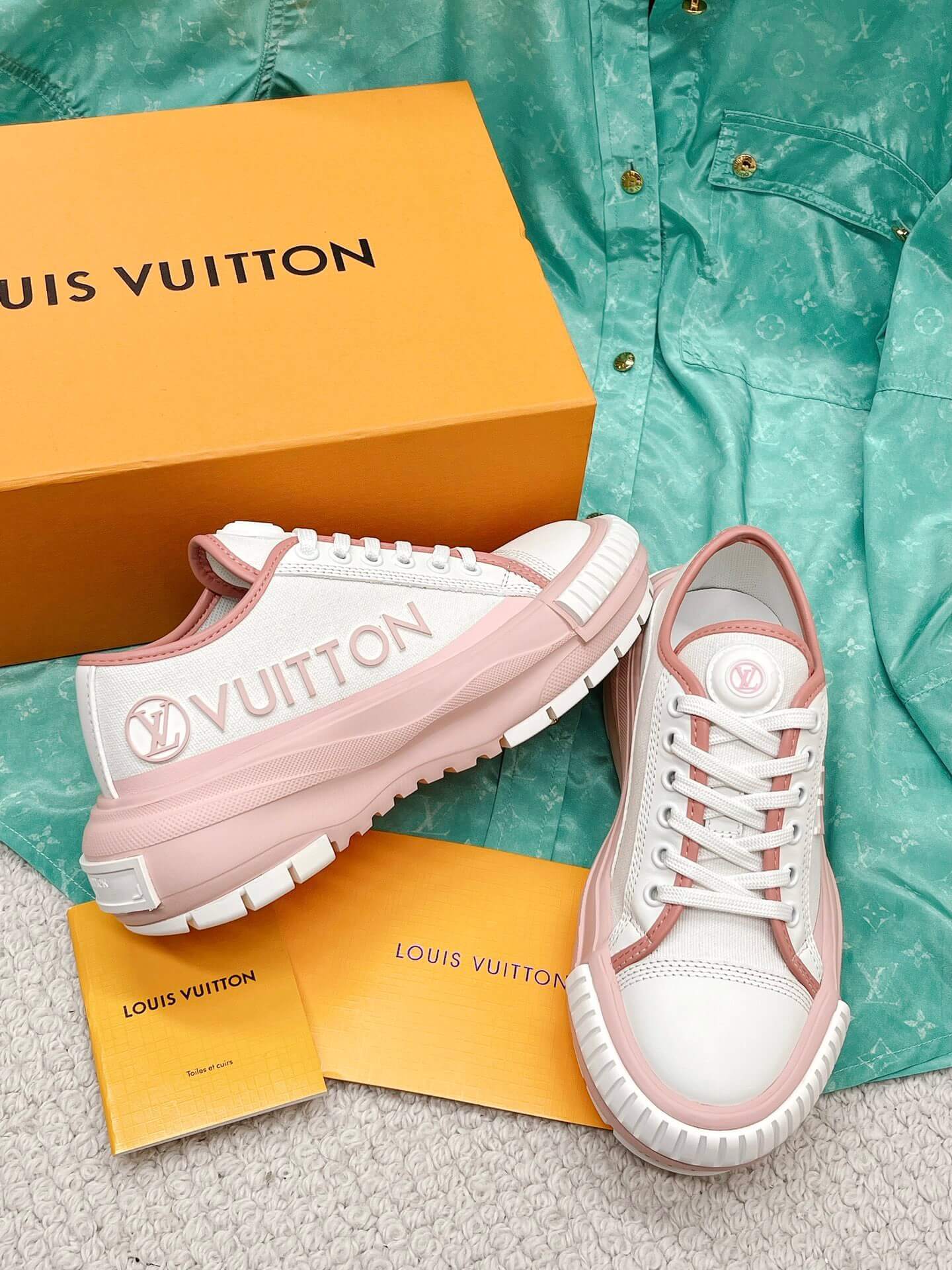LOUIV Sneakers