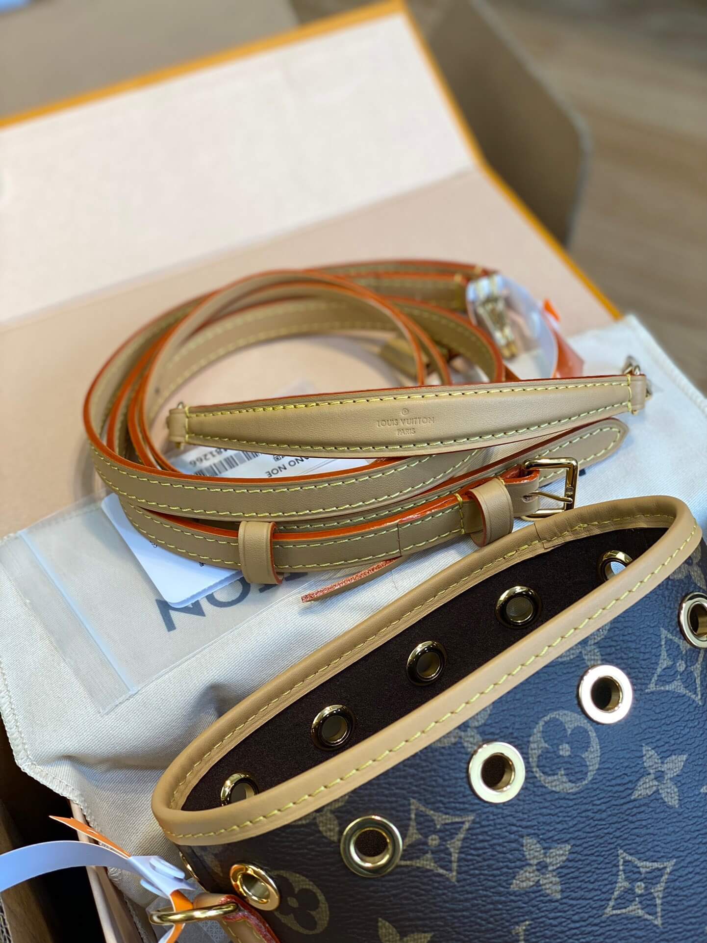 LOUIV Bucket Bag
