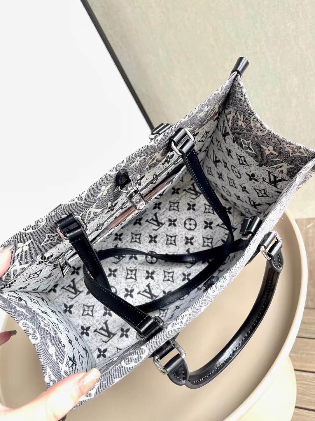 LOUIV Onthego
