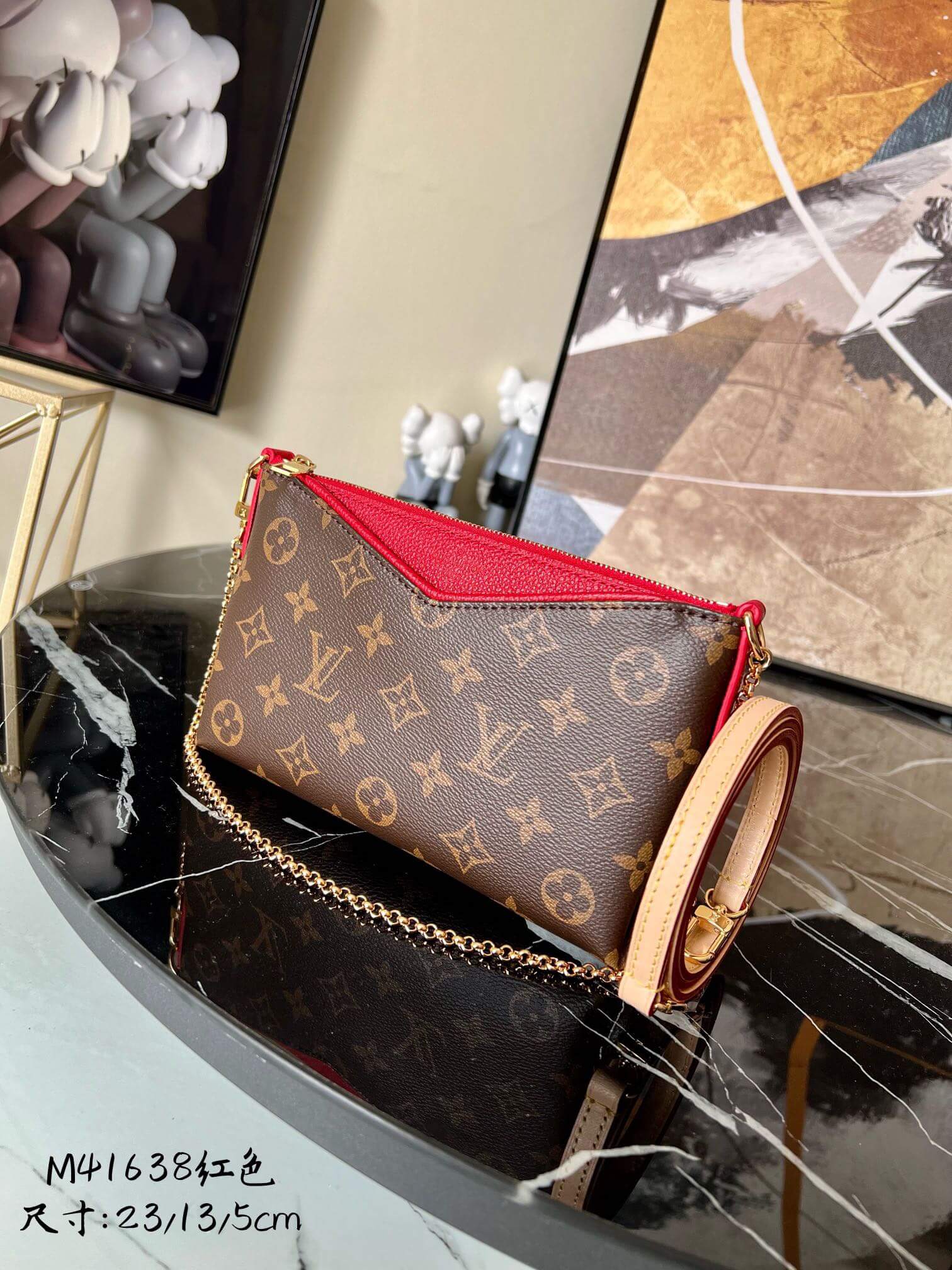 LOUIV Pallas Clutch