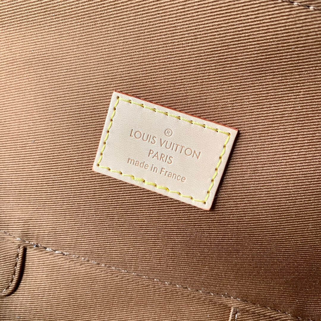 LOUIV Pouch
