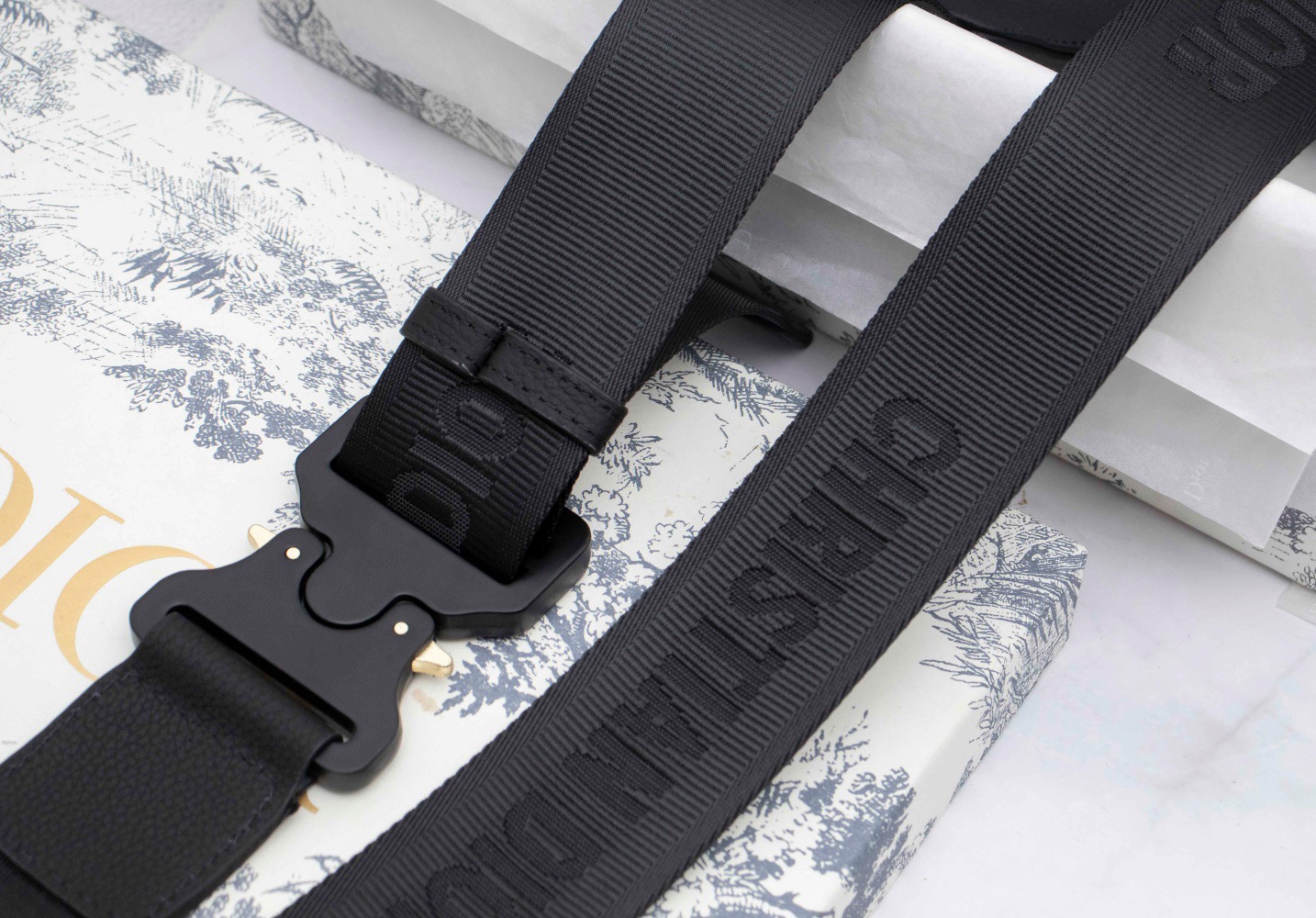 CD Saddle Homme