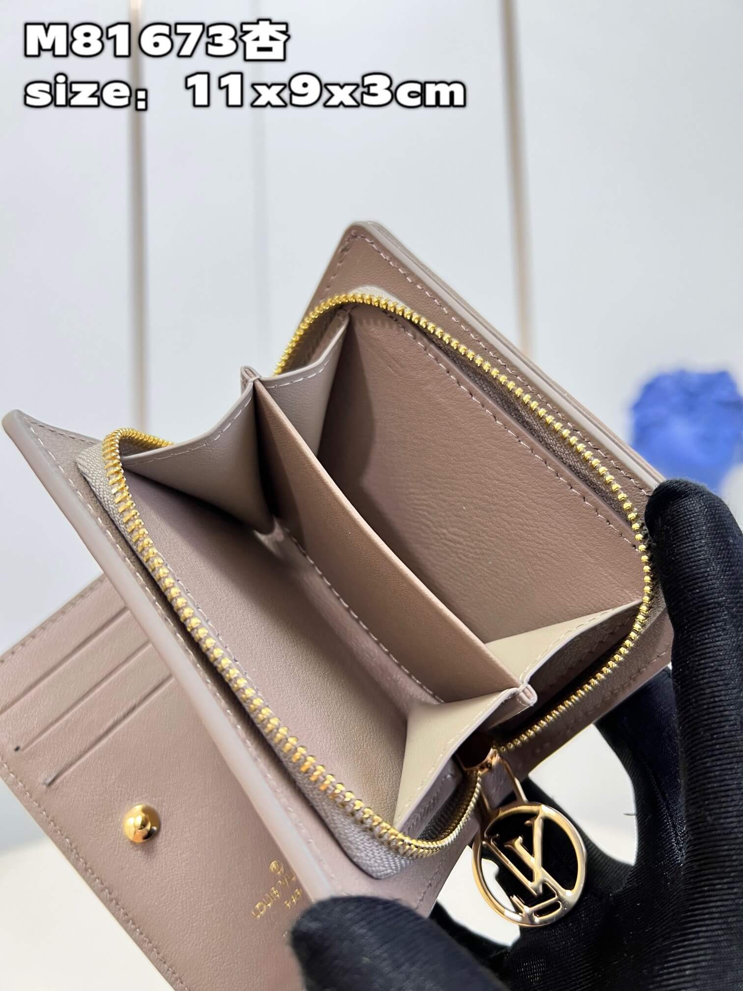 LOUIV Coussin Wallet