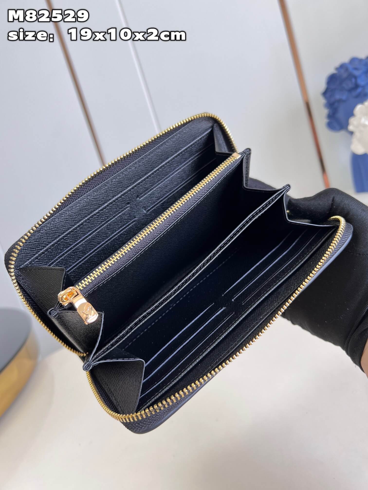 LOUIV Zippy Wallet