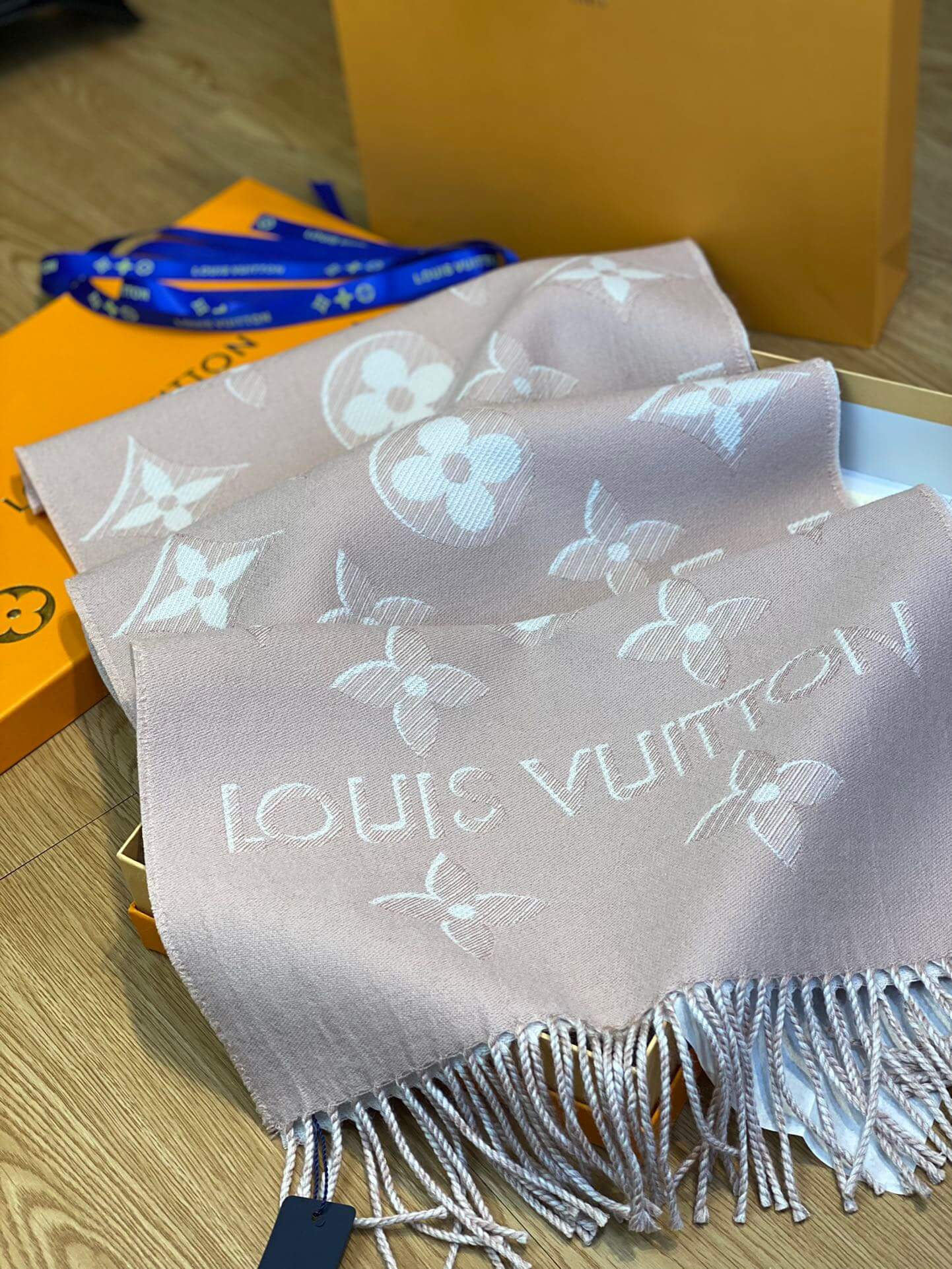 LOUIV Scarfs