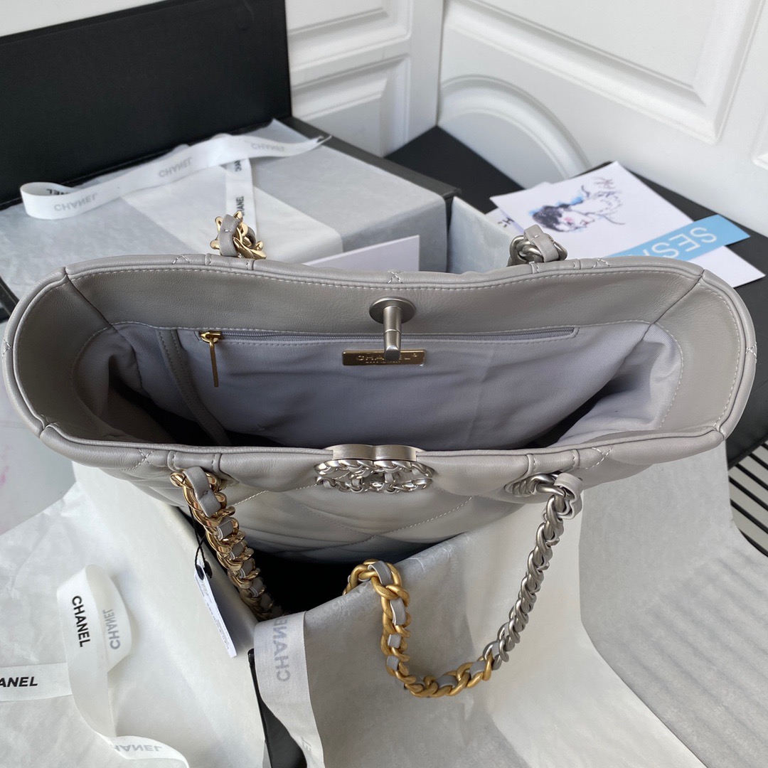 CC 19 Tote