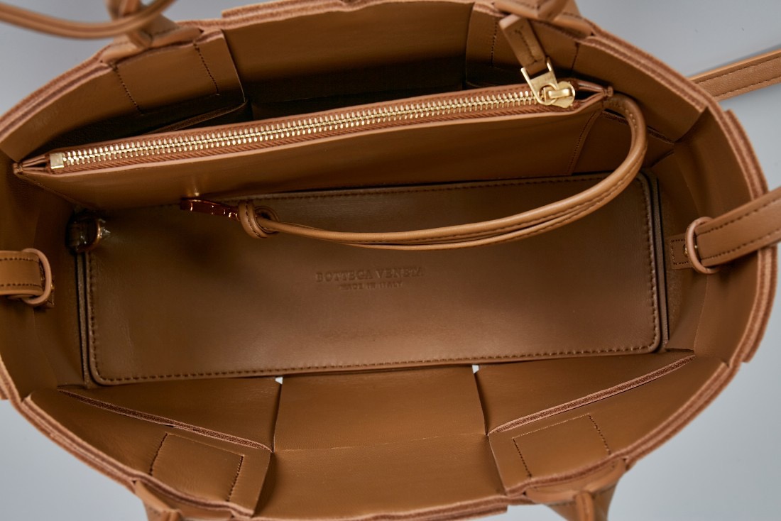 BV Arco Tote