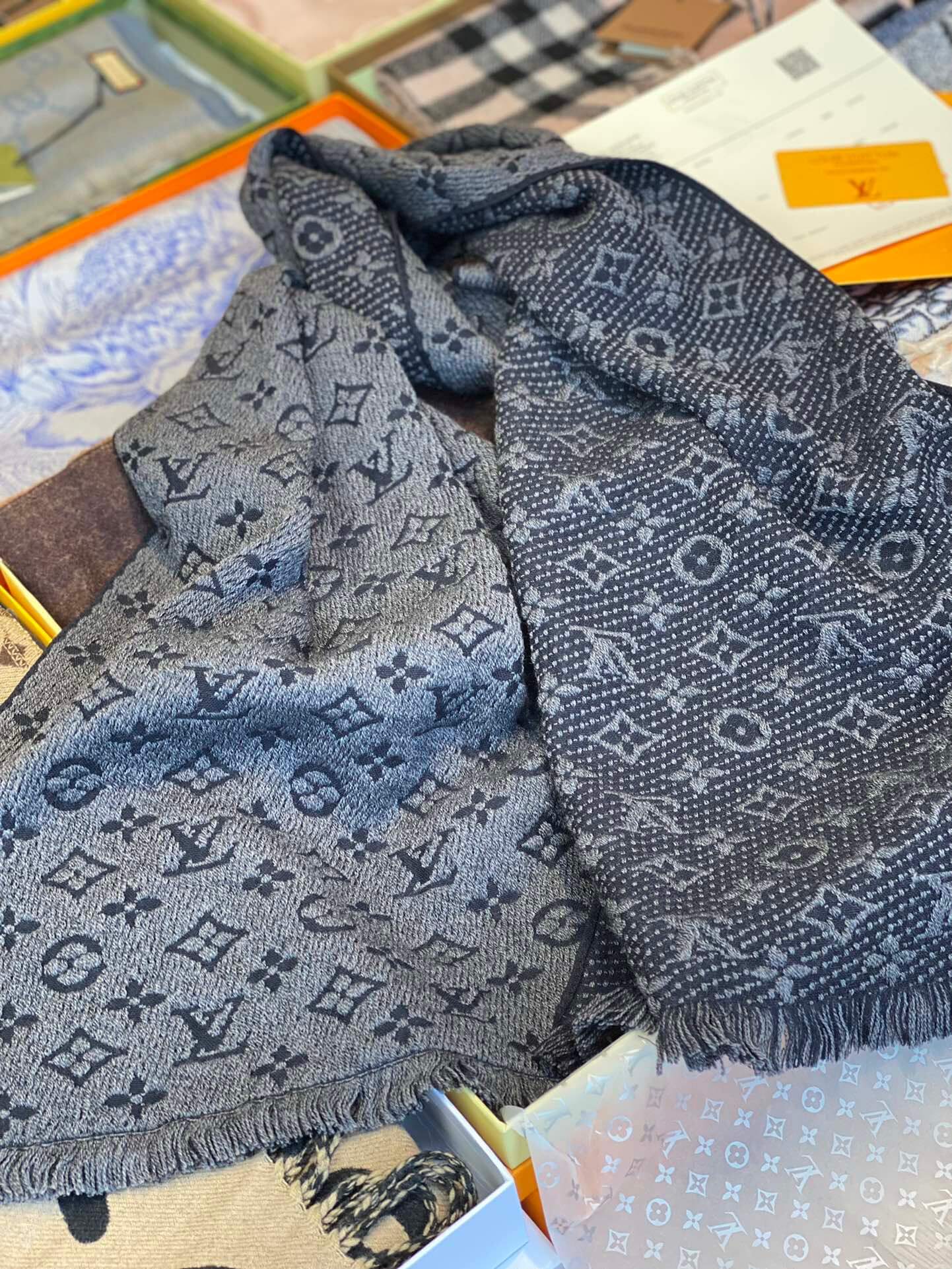 LOUIV Scarfs