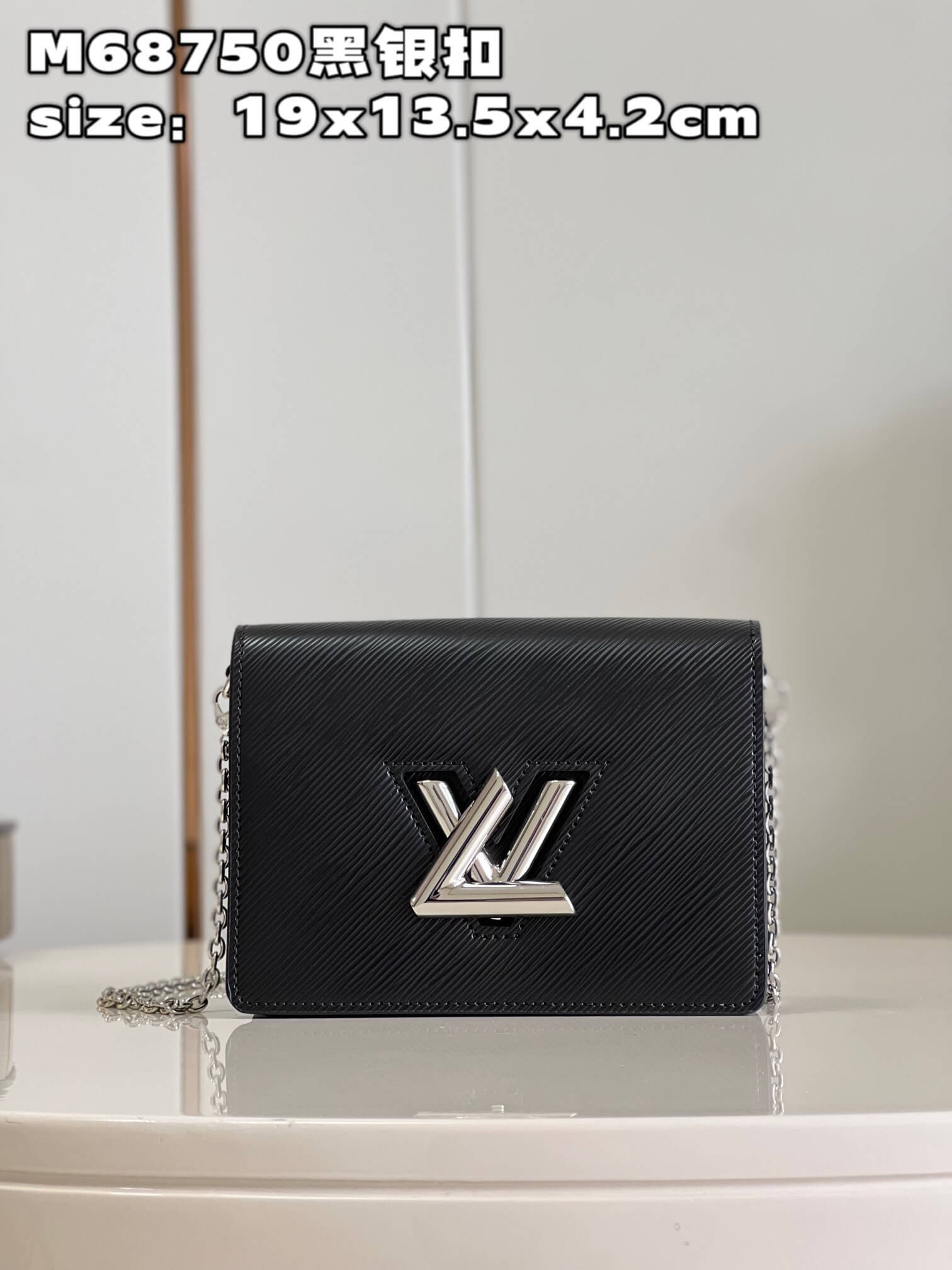 LOUIV Twist Belt Bag