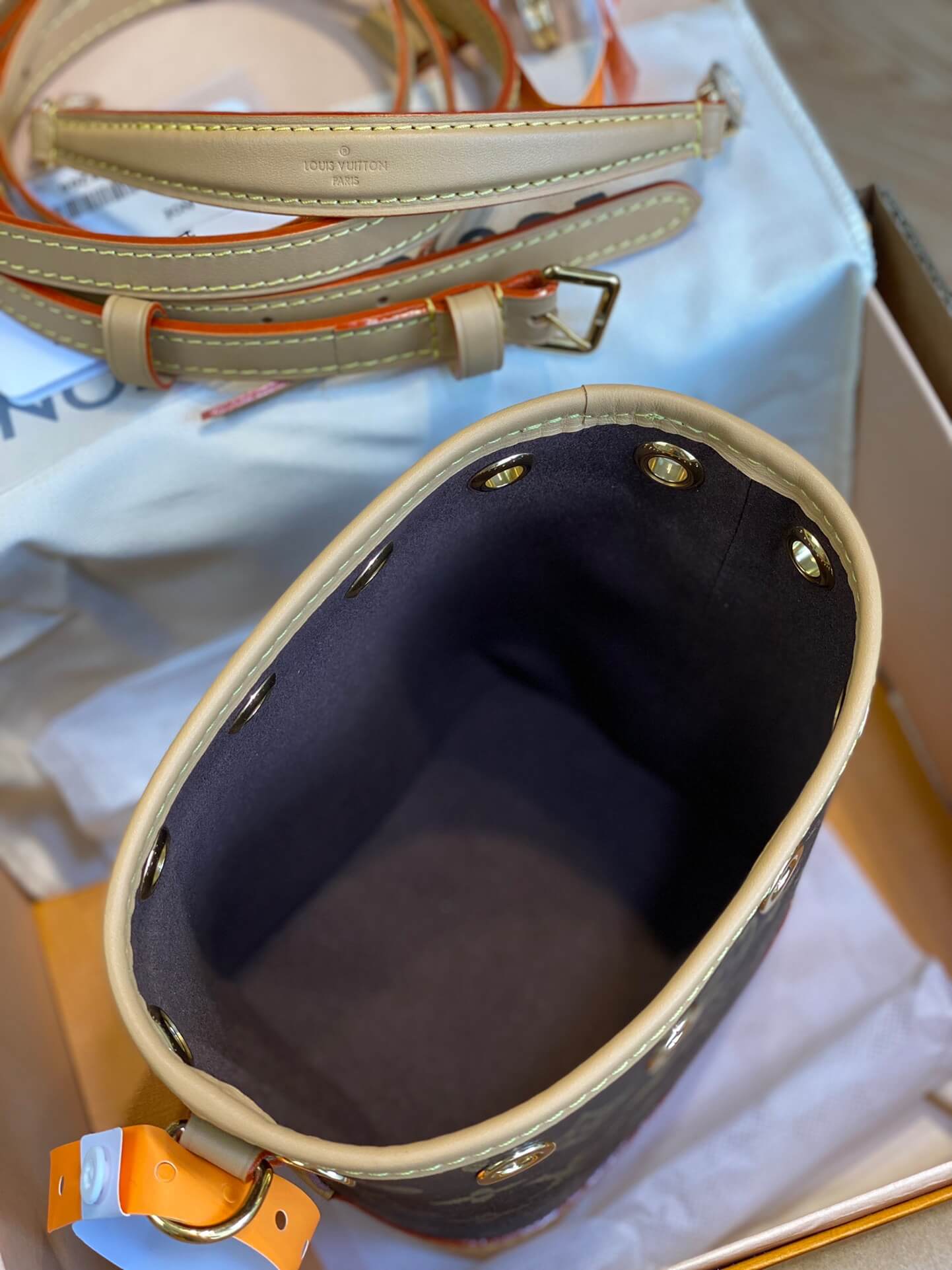 LOUIV Bucket Bag