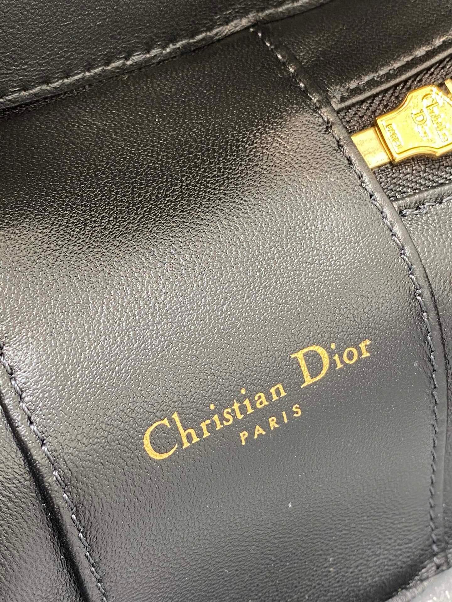 CD Signature Vanity