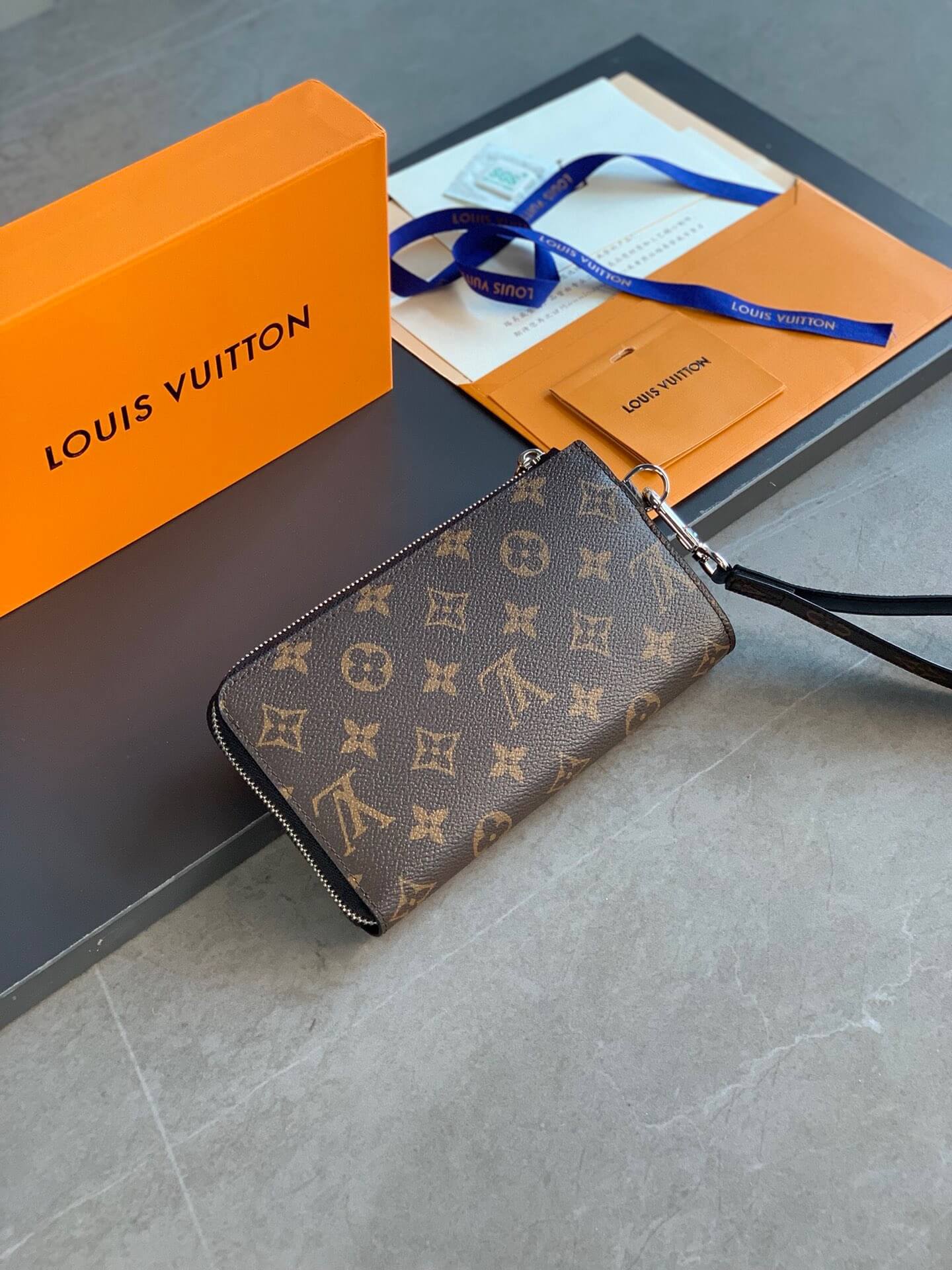 LOUIV Wallets