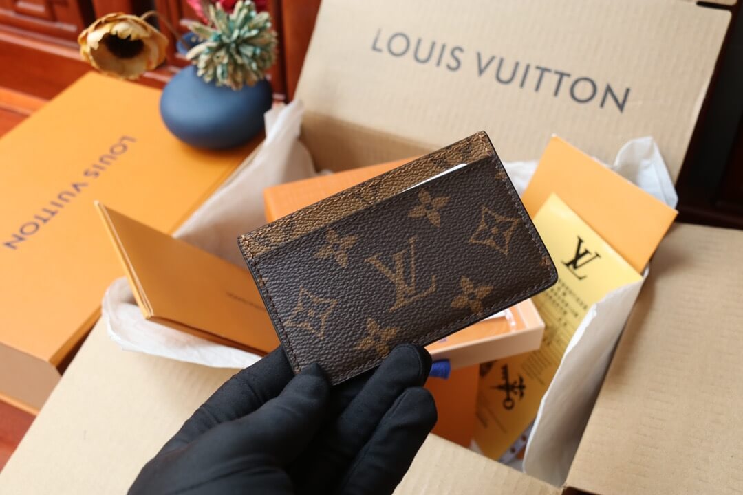 LOUIV Card Holder