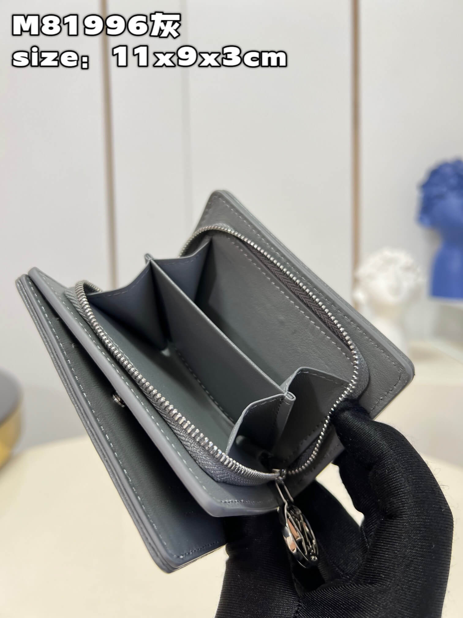 LOUIV Coussin Wallet