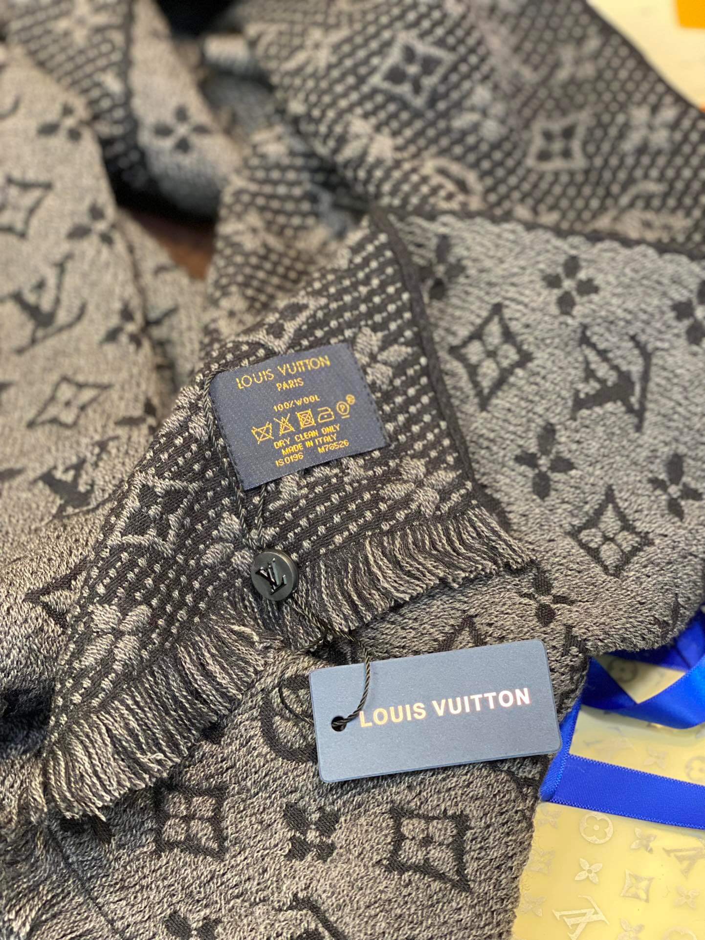 LOUIV Scarfs