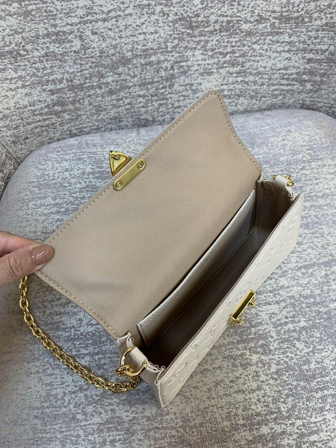 LOUIV Wallet On Chain Metis