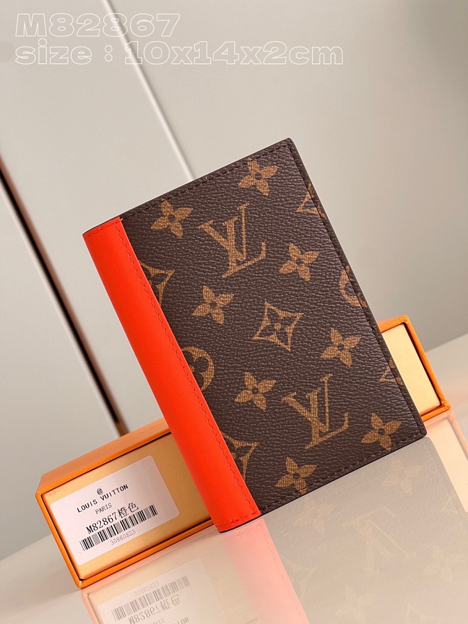 LOUIV Passport Cover