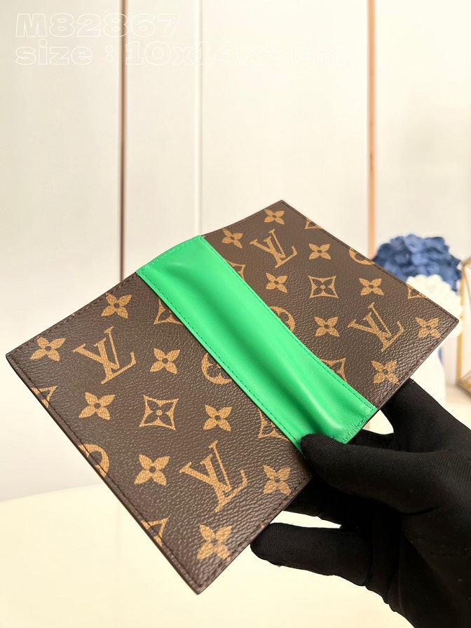 LOUIV Passport Cover