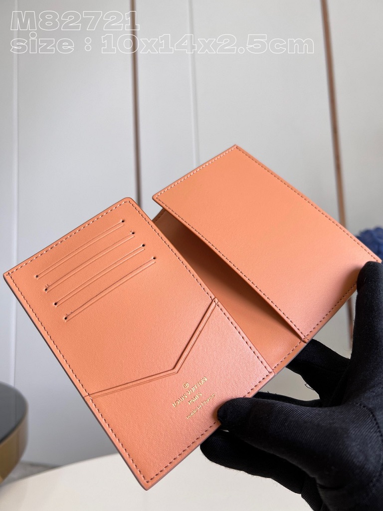 LOUIV Passport Cover