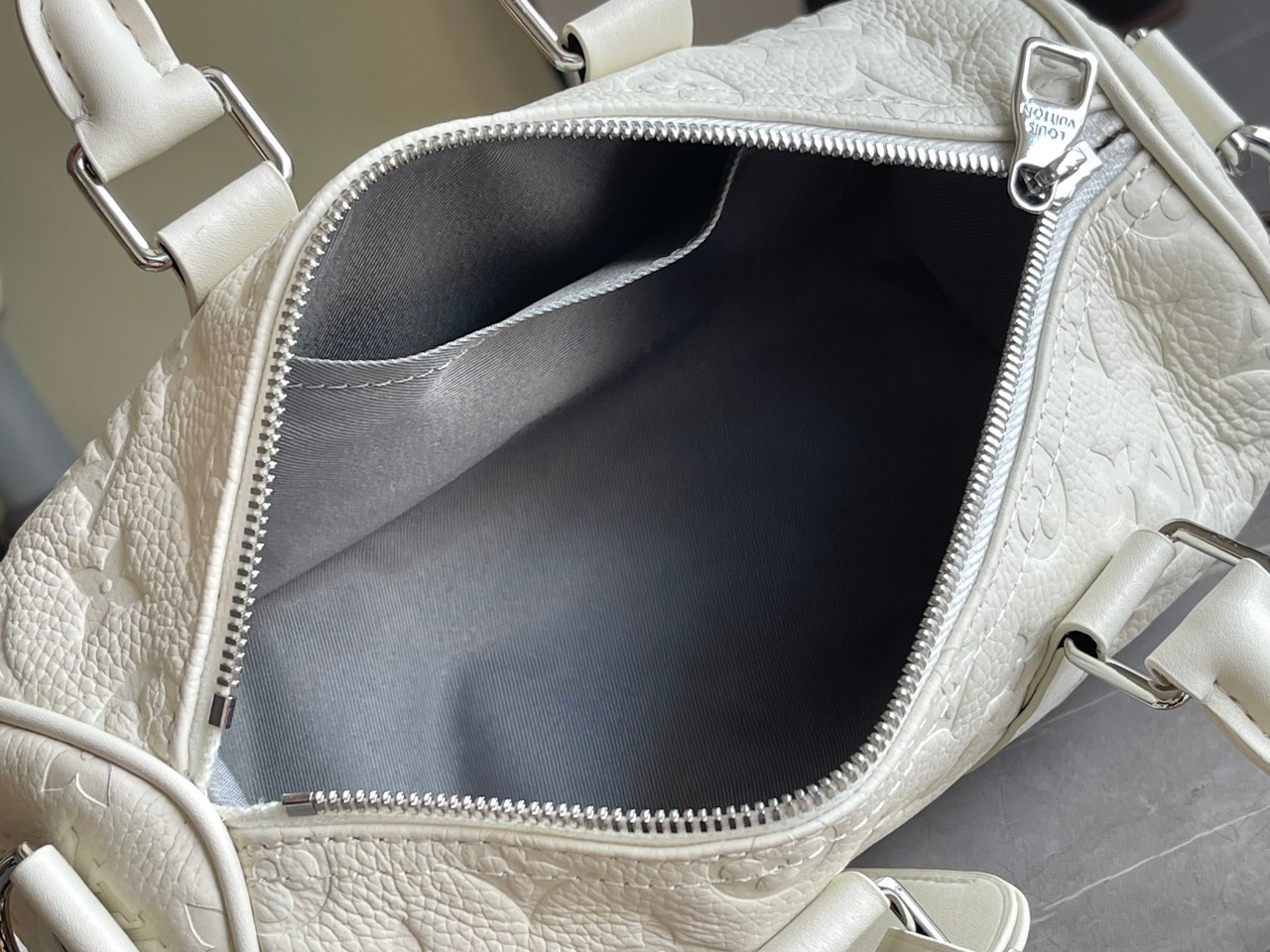 LOUIV Keepall 25