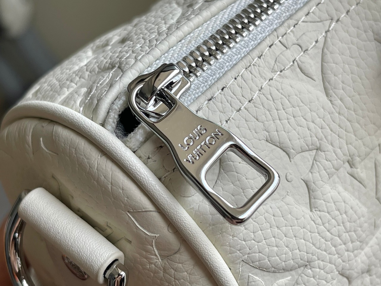 LOUIV Keepall 25
