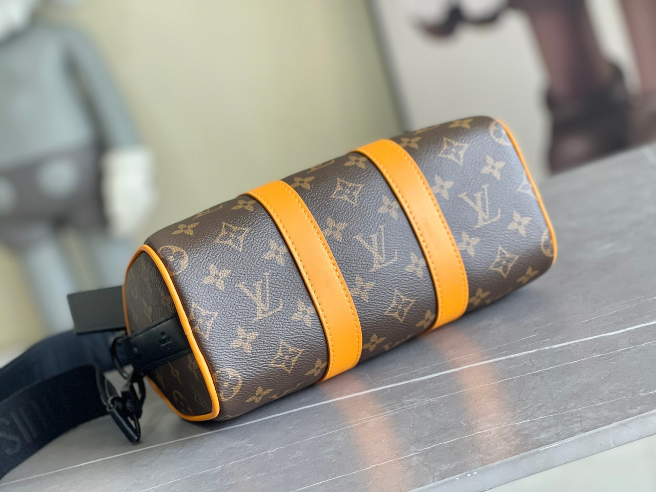 LOUIV Keepall 25