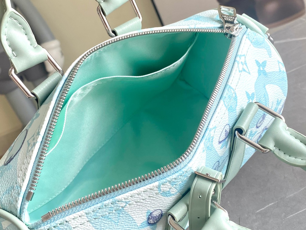 LOUIV Keepall 25
