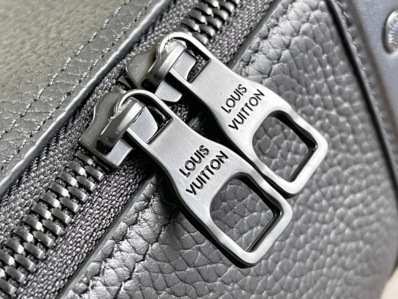 LOUIV City Keepall 25