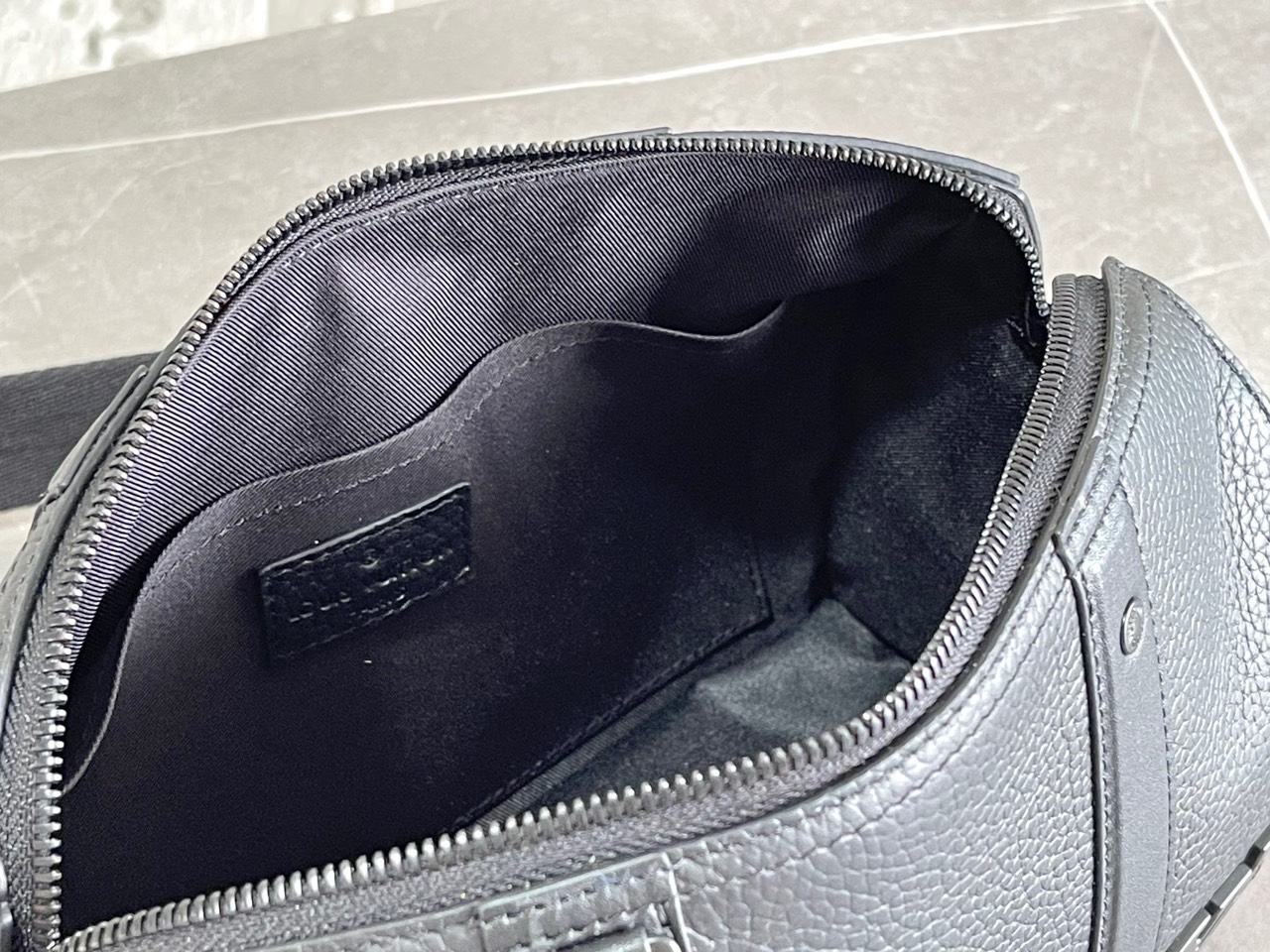 LOUIV City Keepall 25