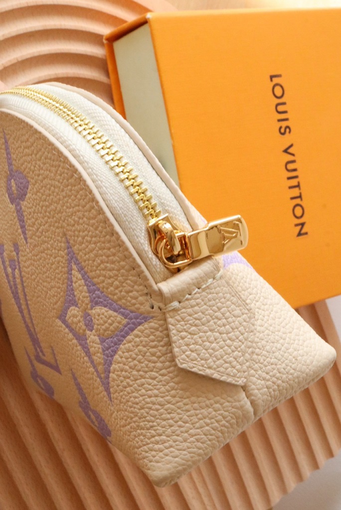 LOUIV Pouch