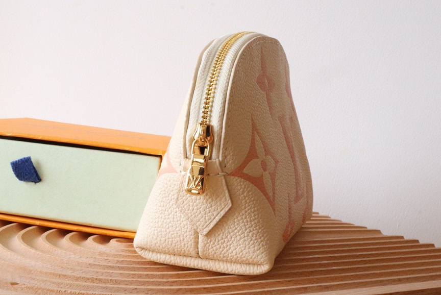 LOUIV Pouch