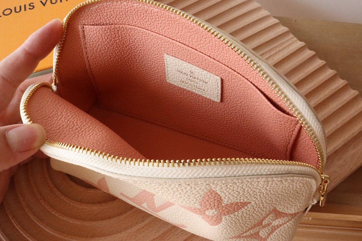LOUIV Pouch