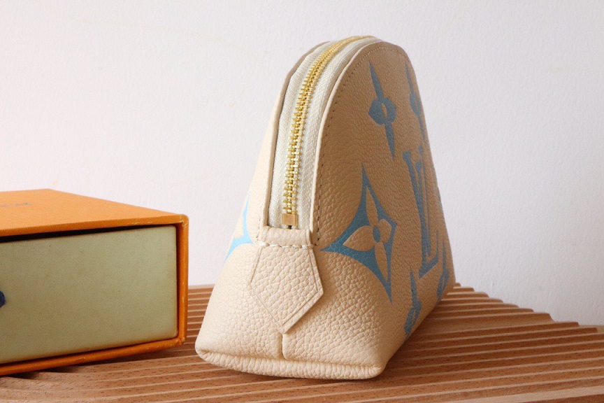 LOUIV Pouch
