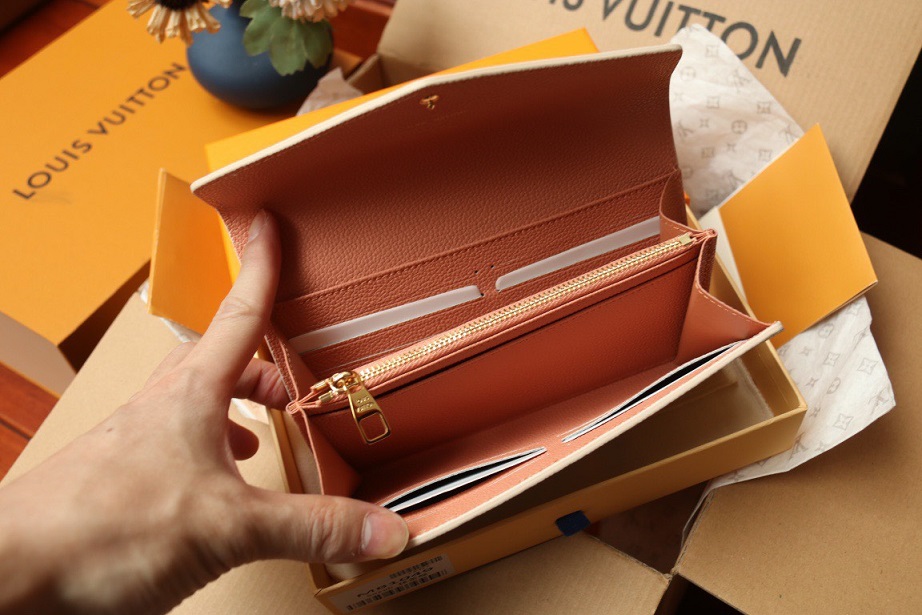 LOUIV Sarah Wallet