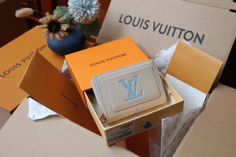 LOUIV Clea Wallet