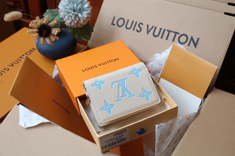 LOUIV Clea Wallet