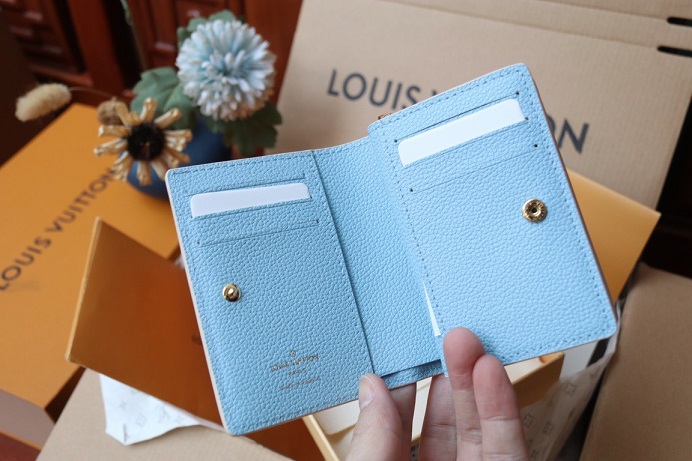 LOUIV Clea Wallet