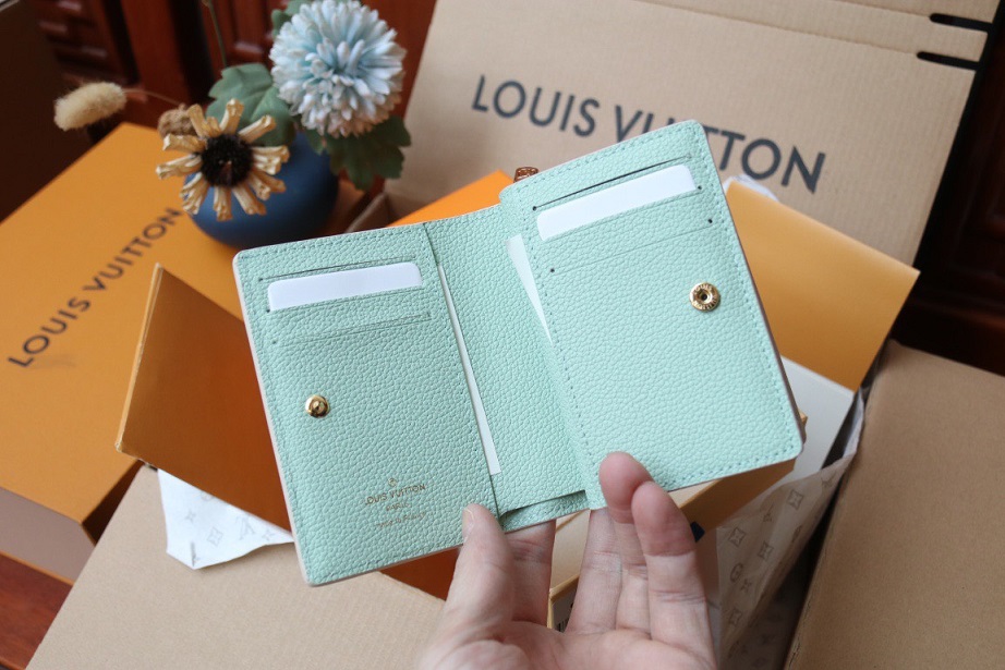 LOUIV Clea Wallet