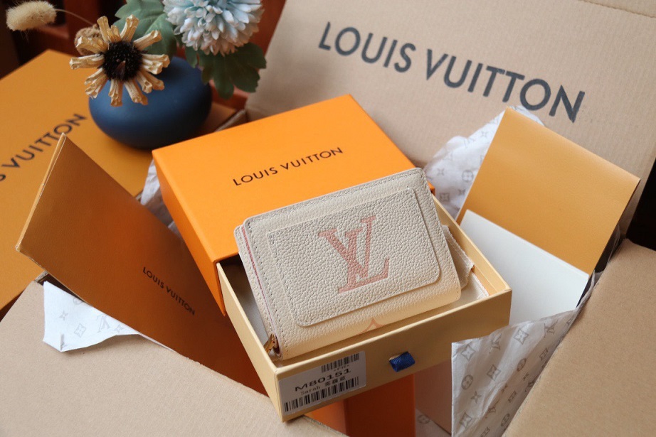 LOUIV Clea Wallet