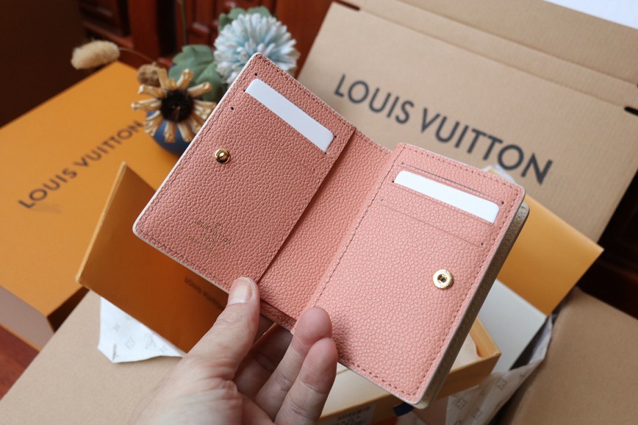 LOUIV Clea Wallet