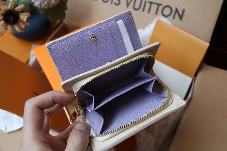 LOUIV Clea Wallet