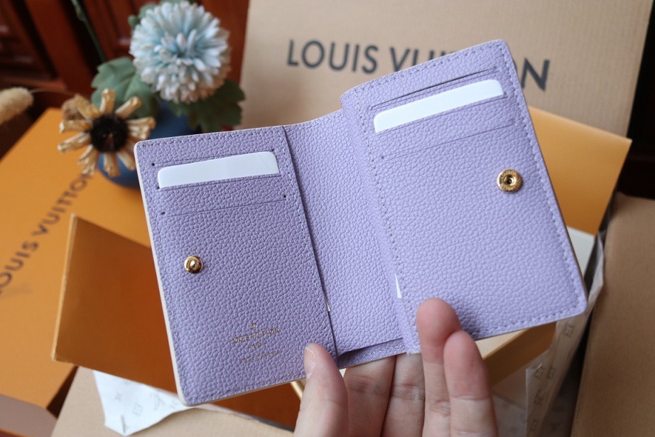 LOUIV Clea Wallet