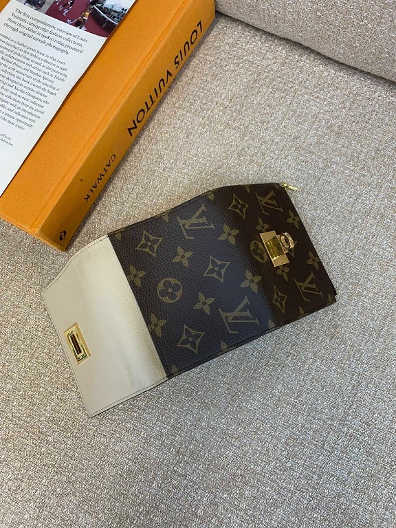 LOUIV On My Side Wallet