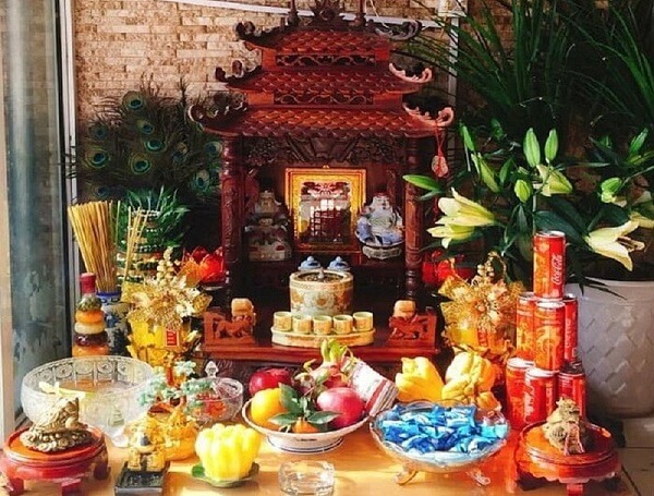 Tượng Thần Tài - Ông Địa đặt 2 bên chứng tỏ sự no đủ vẹn tròn