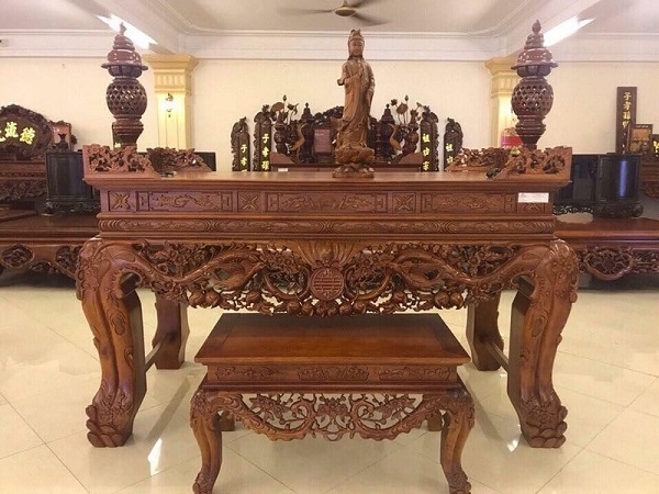 Sập để thờ cúng đại diện cho sự vững chãi, uy phong của gia chủ