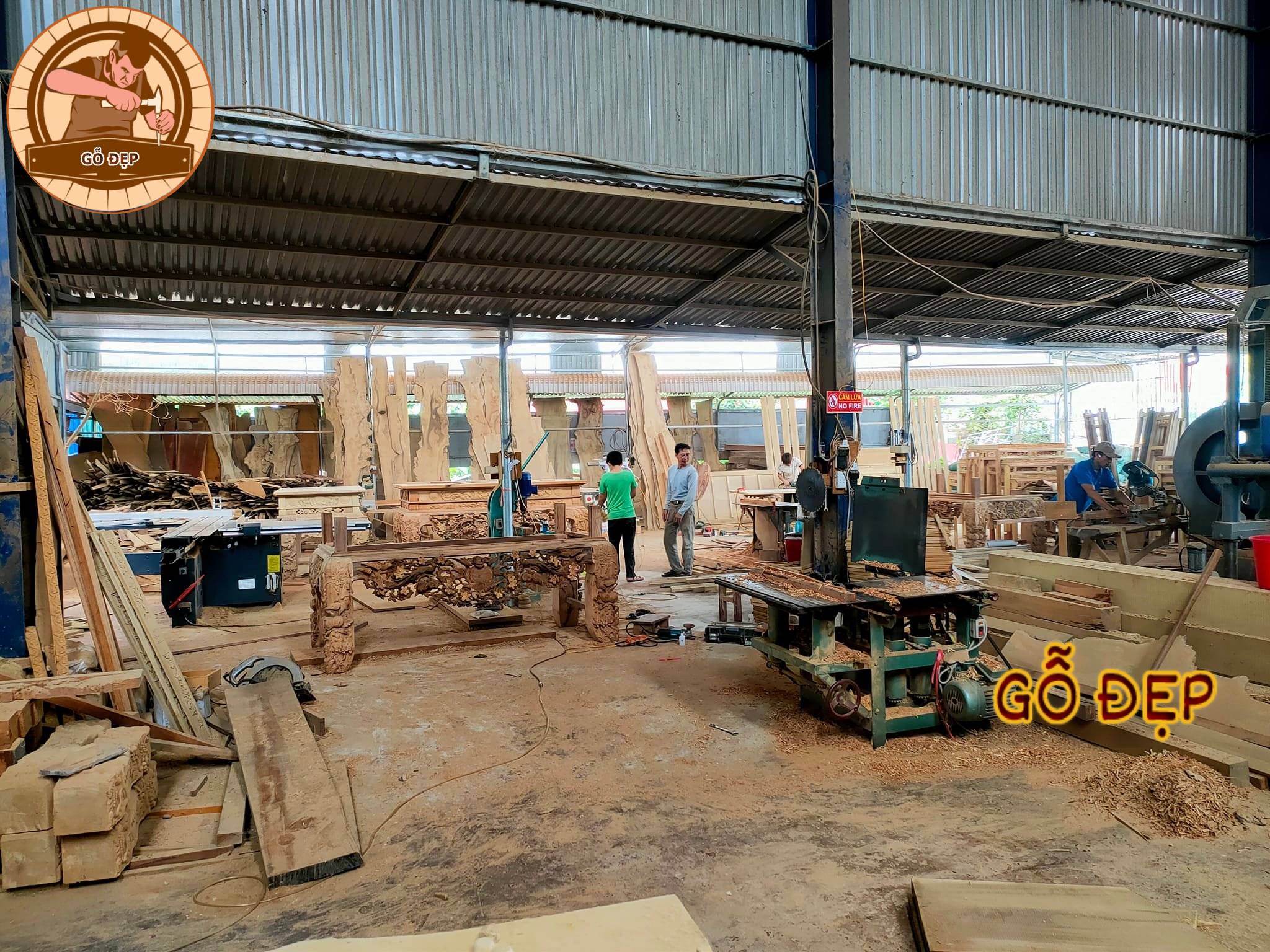 Xưởng sản xuất gỗ tự nhiên 