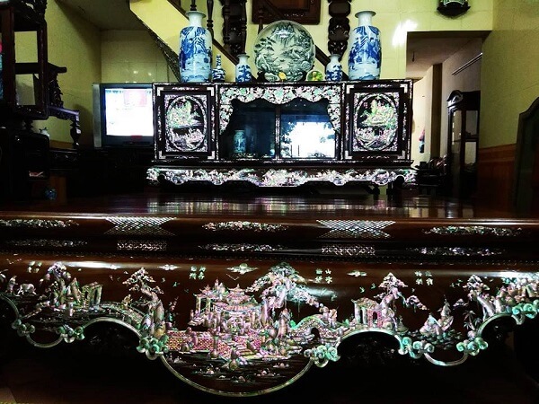 Tủ chè mang đậm nét xưa cũ, thanh tao, trang trọng